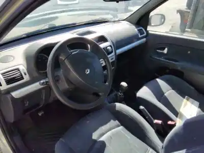 Здавання транспортного засобу renault clio ii fase ii (b/cb0) authentique року 2001 потужний 