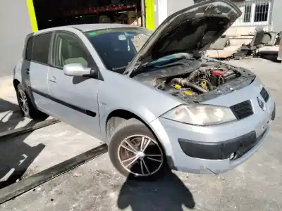 Veículo de Sucata renault megane ii berlina 5p authentique 82 cv / 60 kw do ano 2001 alimentado 