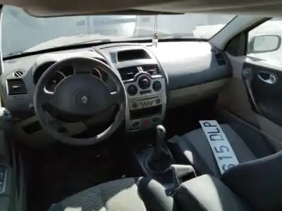 Veículo de Sucata renault megane ii berlina 5p authentique 82 cv / 60 kw do ano 2001 alimentado 