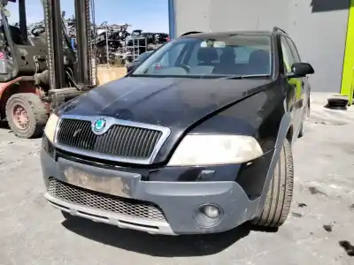 Здавання транспортного засобу skoda octavia combi (1z5) 4x4 року 2001 потужний 