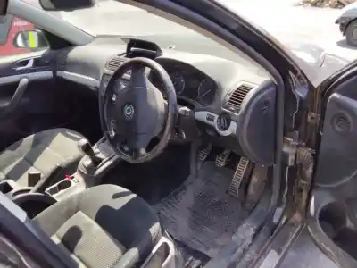 Здавання транспортного засобу skoda octavia combi (1z5) 4x4 року 2001 потужний 