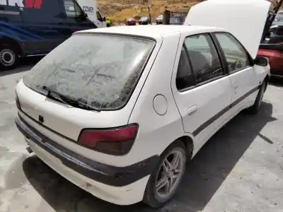 Vehicul casat peugeot 306 break style al anului 2001 alimentat 