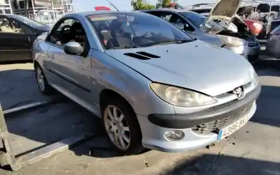 Veicolo di demolizione peugeot 206 cc cc dell'anno 2001 alimentato 