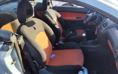 Veicolo di demolizione peugeot 206 cc cc dell'anno 2001 alimentato 