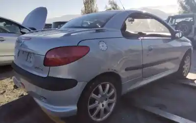 Veicolo di demolizione peugeot 206 cc cc dell'anno 2001 alimentato 