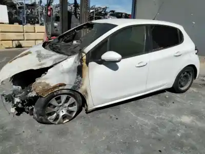 Veículo de Sucata PEUGEOT 208 Access do ano 2001 alimentado 