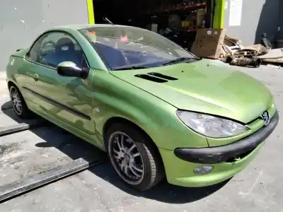 Sloopvoertuig peugeot 206 cc cc van het jaar 2001 aangedreven 