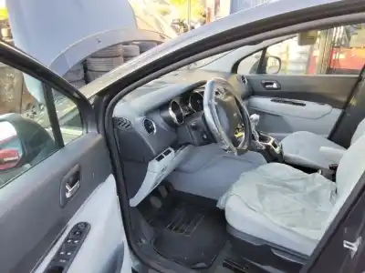 Vehicul casat peugeot 5008 premium al anului 2001 alimentat 