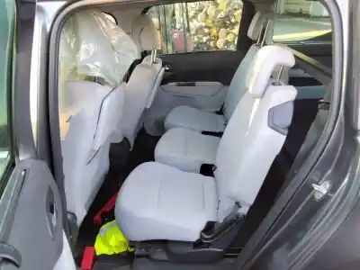 Vehicul casat peugeot 5008 premium al anului 2001 alimentat 