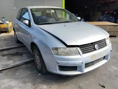 Veículo de Sucata fiat stilo (192) 1.4 16v feel (04.2006->) 103 cv / 76 kw do ano 2001 alimentado 