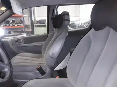 Veículo de Sucata CHRYSLER VOYAGER (RG) 3.3 Grand Voyager Limited Warner Bros 143 CV / 105 KW do ano 2001 alimentado ENC