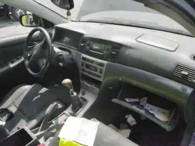 Veículo de Sucata toyota corolla (e12) 2.0 d-4d linea terra berlina do ano 2001 alimentado 