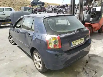 Veículo de Sucata toyota corolla (e12) 2.0 d-4d linea terra berlina do ano 2001 alimentado 