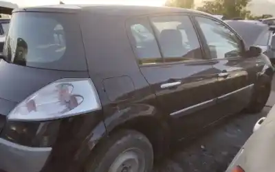 Veículo de Sucata renault megane ii berlina 5p confort authentique do ano 2001 alimentado 