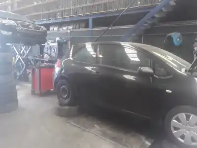 Veículo de Sucata toyota auris básico do ano 2001 alimentado 