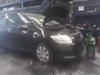 Veículo de Sucata toyota auris básico do ano 2001 alimentado 