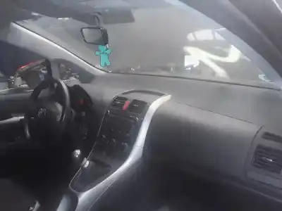 Veículo de Sucata toyota auris básico do ano 2001 alimentado 