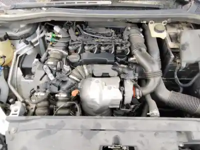 Veículo de Sucata citroen c4 sedan collection do ano 2001 alimentado 