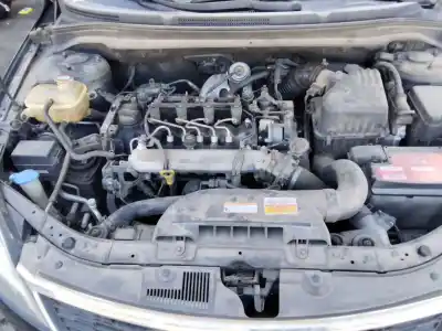 Veículo de Sucata kia ceed emotion 116 cv / 85 kw do ano 2001 alimentado 