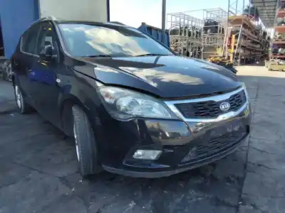 Veículo de Sucata kia ceed emotion 116 cv / 85 kw do ano 2001 alimentado 