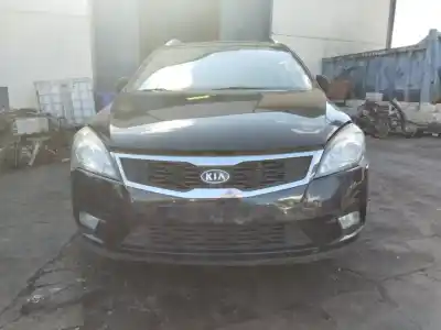 Veículo de Sucata kia ceed emotion 116 cv / 85 kw do ano 2001 alimentado 