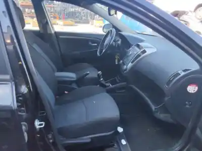 Veículo de Sucata kia ceed emotion 116 cv / 85 kw do ano 2001 alimentado 