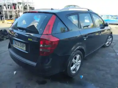 Veículo de Sucata kia ceed emotion 116 cv / 85 kw do ano 2001 alimentado 