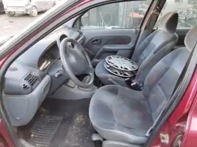Здавання транспортного засобу renault clio ii fase i (b/cbo) 1.2 16v alize 80 cv / 59 kw року 2001 потужний 