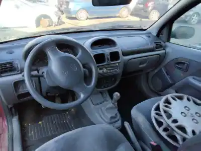 Здавання транспортного засобу renault clio ii fase i (b/cbo) 1.2 16v alize 80 cv / 59 kw року 2001 потужний 