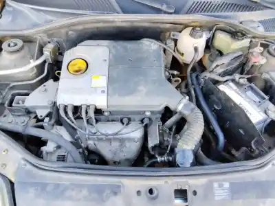 Здавання транспортного засобу renault clio ii fase i (b/cbo) 1.4 16v tech-run 98 cv / 72 kw року 2001 потужний 