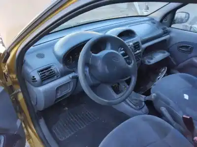 Здавання транспортного засобу renault clio ii fase i (b/cbo) 1.4 16v tech-run 98 cv / 72 kw року 2001 потужний 
