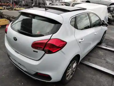 Veículo de Sucata kia ceed dream-team 128 cv / 94 kw do ano 2001 alimentado d4fb