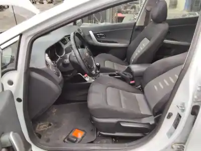 Veículo de Sucata kia ceed dream-team 128 cv / 94 kw do ano 2001 alimentado d4fb