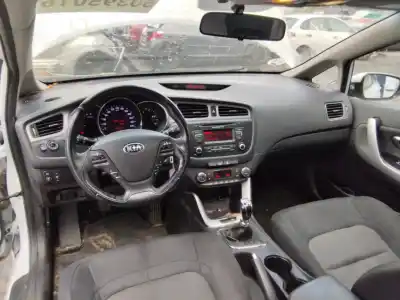 Veículo de Sucata kia ceed dream-team 128 cv / 94 kw do ano 2001 alimentado d4fb