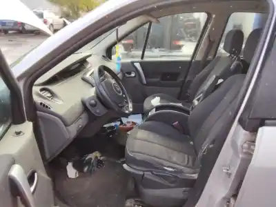 Veicolo di demolizione renault scenic ii grand confort dynamique dell'anno 2001 alimentato 