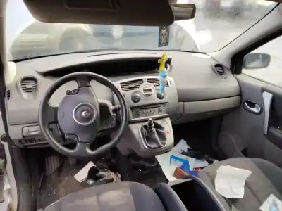 Veicolo di demolizione renault scenic ii grand confort dynamique dell'anno 2001 alimentato 