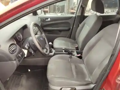 Veículo de Sucata ford focus berlina (cap) ambiente (d) do ano 2001 alimentado 