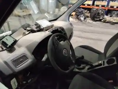 Veículo de Sucata fiat doblo cargo basis kasten do ano 2001 alimentado 