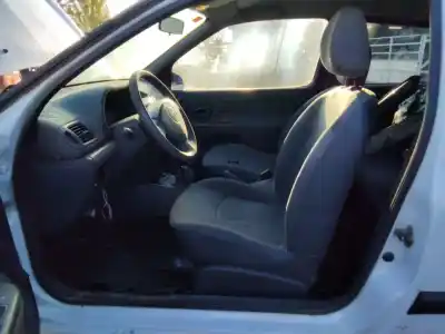 Здавання транспортного засобу renault clio ii fase ii (b/cb0) authentique року 2001 потужний 