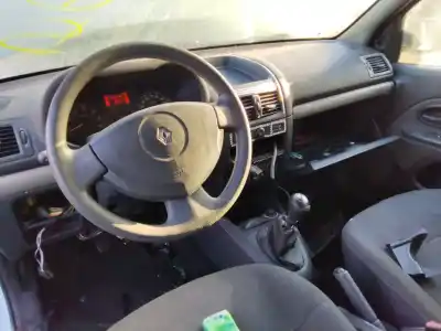 Здавання транспортного засобу renault clio ii fase ii (b/cb0) authentique року 2001 потужний 