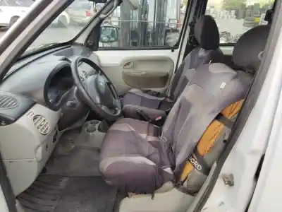 Veículo de Sucata renault kangoo (f/kc0) authentique do ano 2001 alimentado  Veículo de Sucata renault kangoo (f/kc0) authentique do ano 2001 alimentado