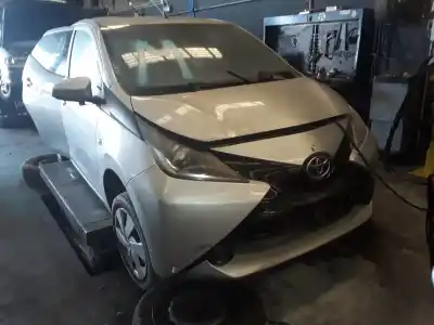 Veicolo di demolizione toyota aygo x-play dell'anno 2001 alimentato 1krfe