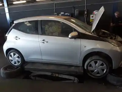 Veicolo di demolizione toyota aygo x-play dell'anno 2001 alimentato 1krfe