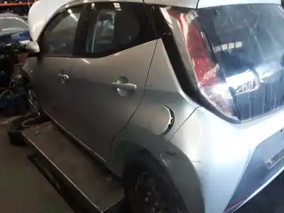 Veicolo di demolizione toyota aygo x-play dell'anno 2001 alimentato 1krfe