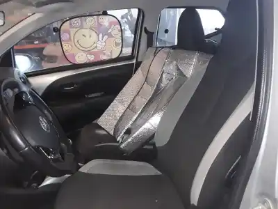 Veicolo di demolizione toyota aygo x-play dell'anno 2001 alimentato 1krfe