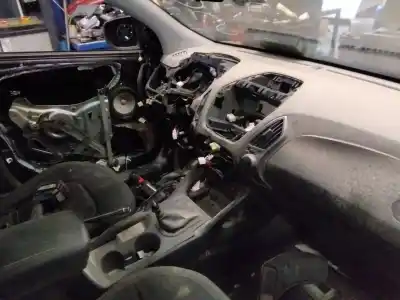 Veículo de Sucata hyundai ix35 comfort 2wd 116 cv / 85 kw do ano 2001 alimentado 