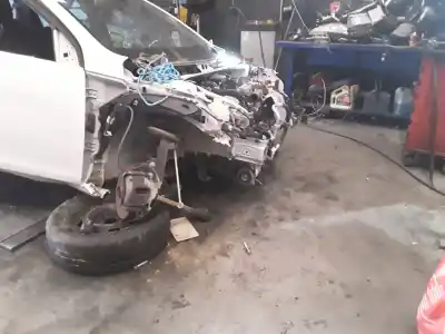 Veículo de Sucata peugeot 308 active bussines do ano 2001 alimentado 