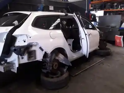 Veículo de Sucata peugeot 308 active bussines do ano 2001 alimentado 