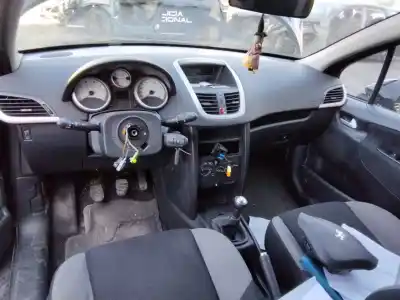 Veículo de Sucata peugeot 207 207 3p do ano 2001 alimentado 