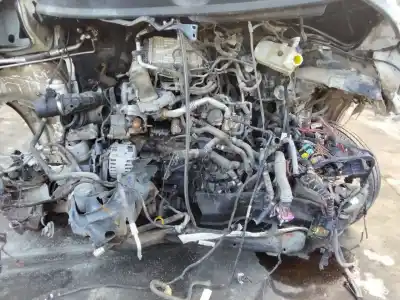 Sloopvoertuig VOLKSWAGEN T6.1 TRANSPORTER KOMBI (SH) MIXTO FWD 110 CV / 81 KW van het jaar 2001 aangedreven 